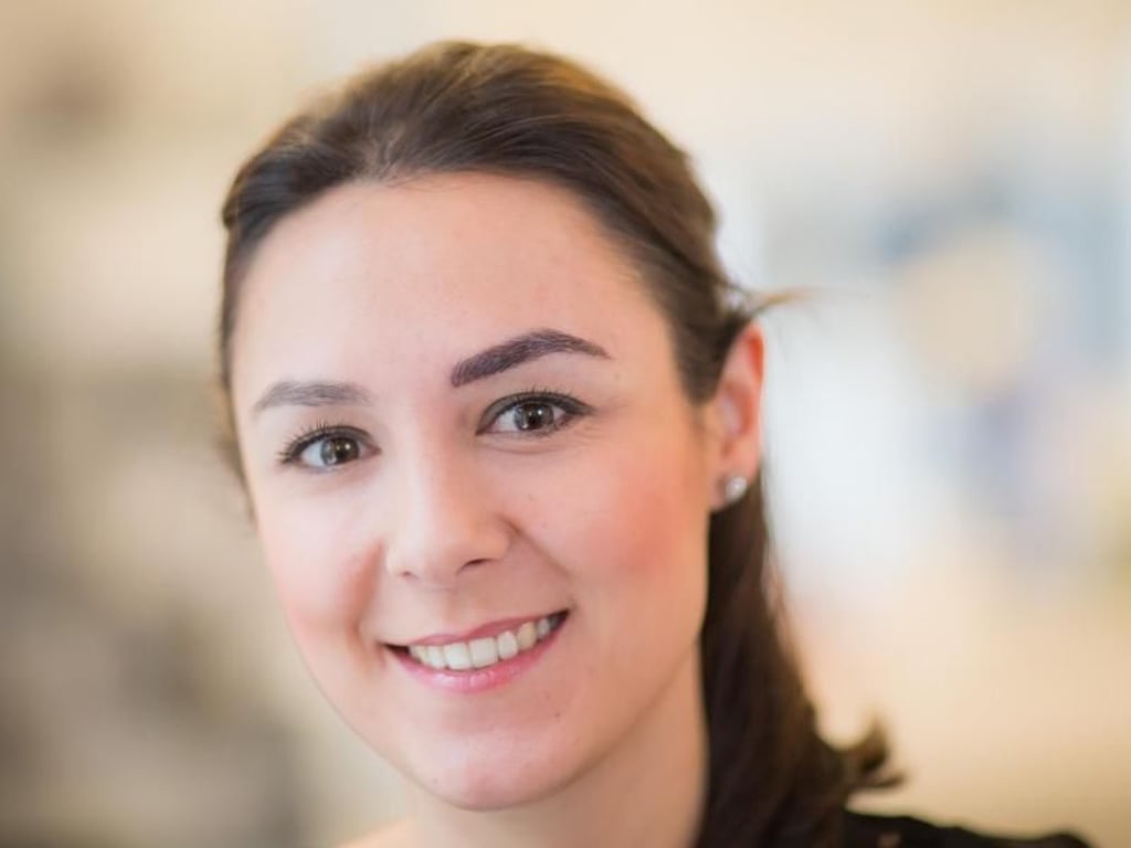 Einmal mit, einmal ohne Permanent Make-up: So sieht die Augenbraue vor und nach dem Mikroblading aus. Foto: Frank Rumpenhorst
