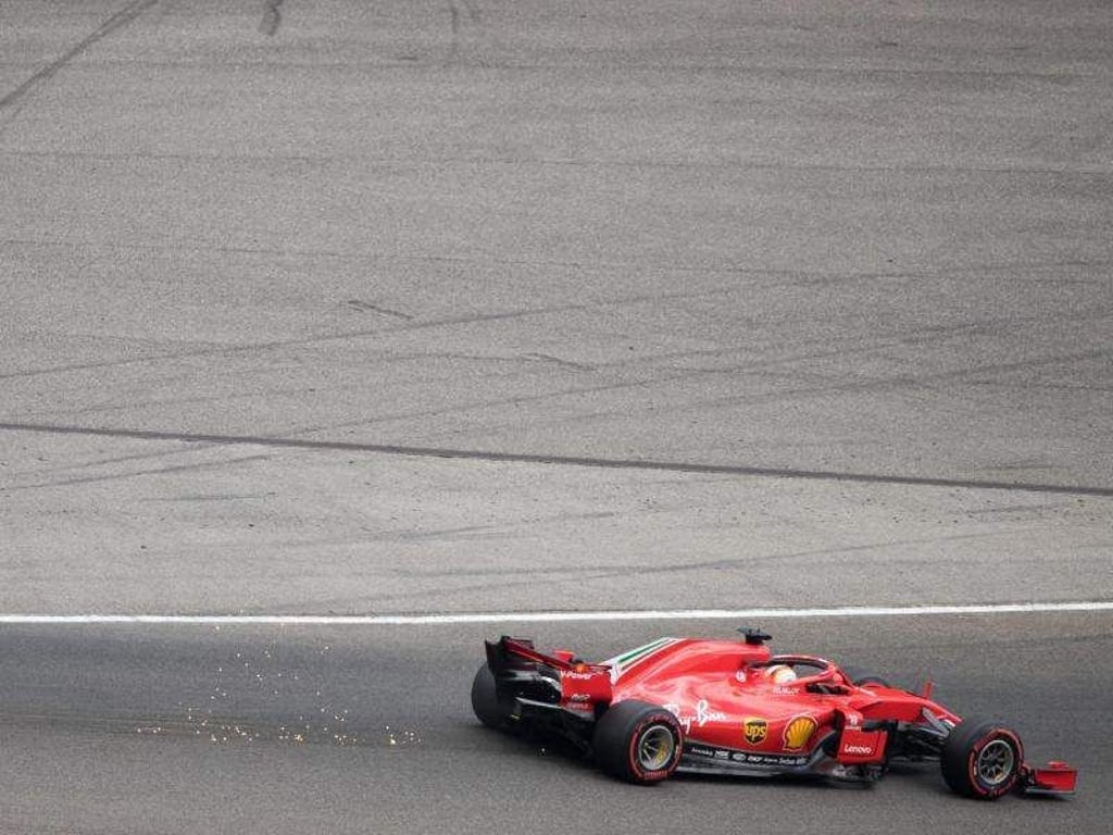 Sebastian Vettel rast in seinem Ferrari über die Strecke. Foto: Benoit Doppagne/BELGA