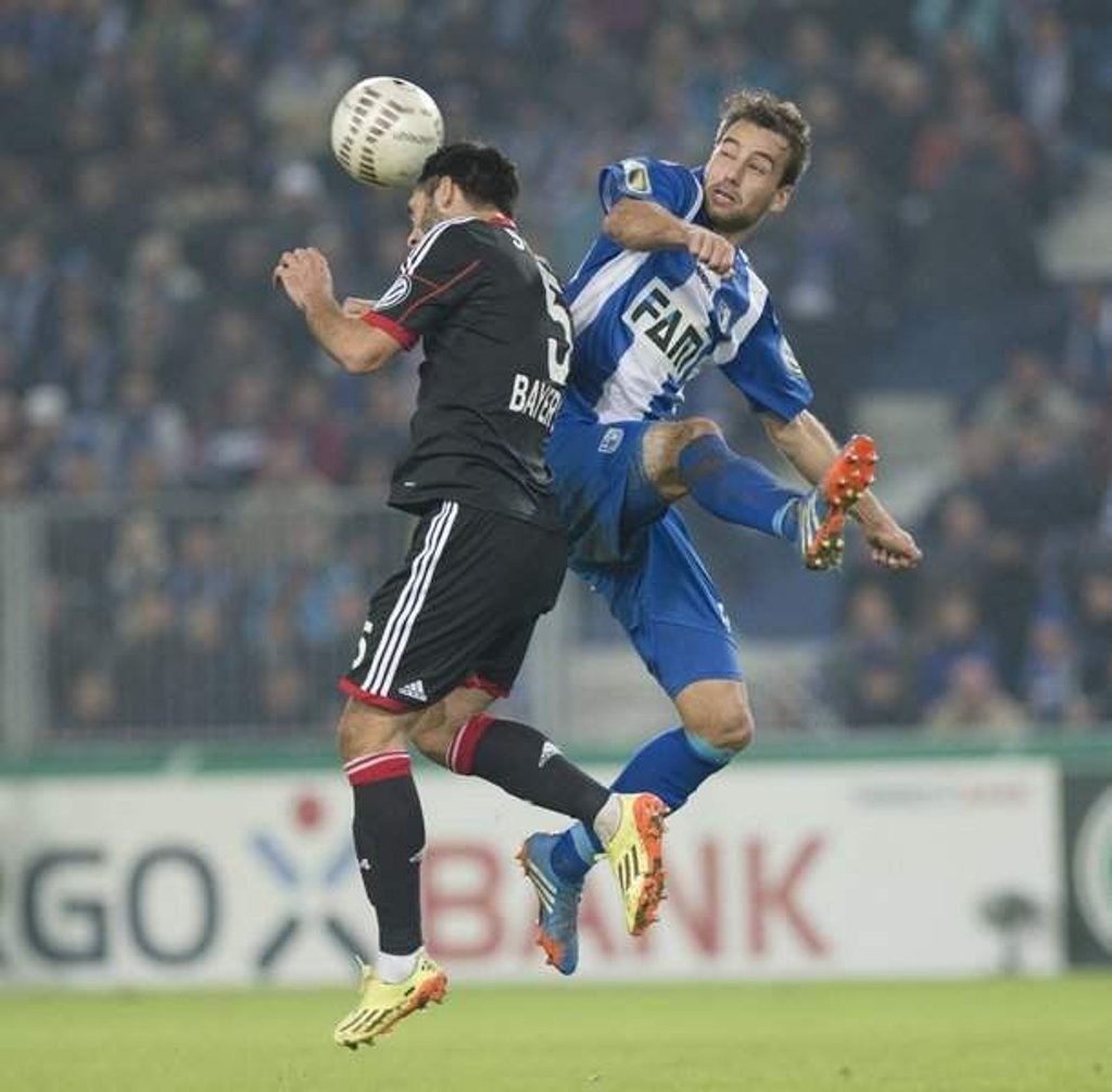 1. FC Magdeburg - Bayer Leverkusen 1:1
v.l. Spahic und Beck
Foto: Sportfotos-MD/Possiencke