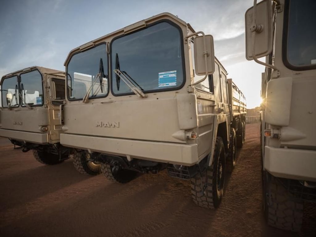 Deutsche Hilfe für die Armee des Niger: Lastwagen in der Hauptstadt Niamey. Foto: Michael Kappeler