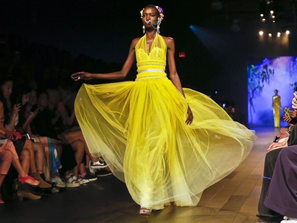 Kreation aus der Kollektion von Naeem Khan in New York. Foto: Bebeto Matthews