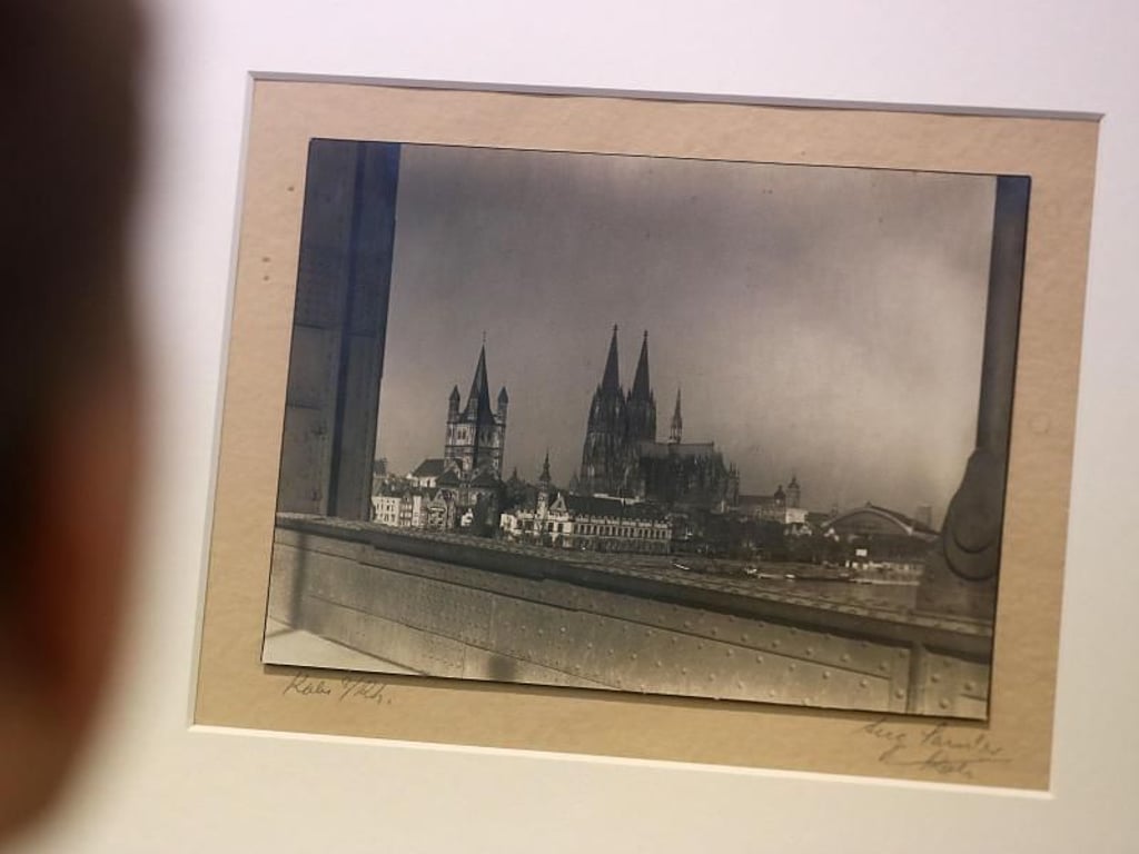 Die Fotografie "Köln am Rhein" von August Sander in der Ausstellung "Doing the Document". Foto: Oliver Berg