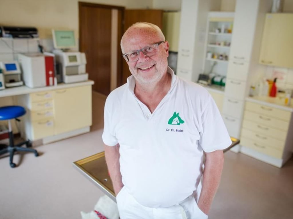 Thomas Steidl arbeitet als Tierarzt in Tübingen. Foto: Christoph Schmidt