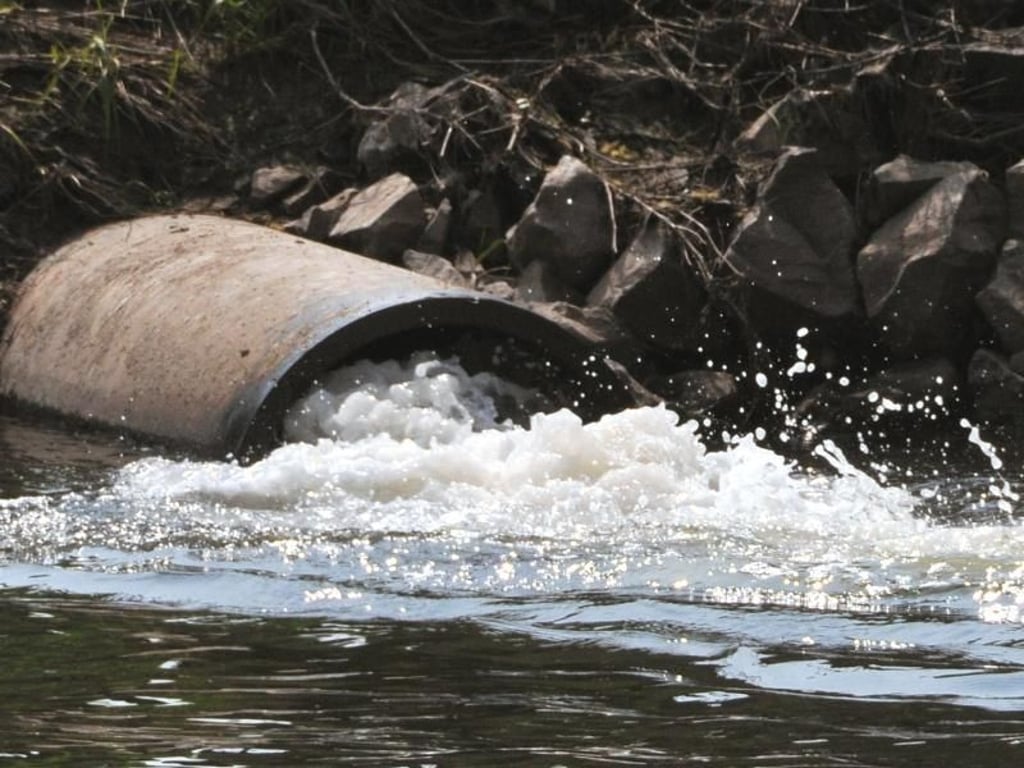 Streit um das Abwasser: Bekommen in Brandenburg Bürger Geld zurück? Foto: Uwe Zucchi