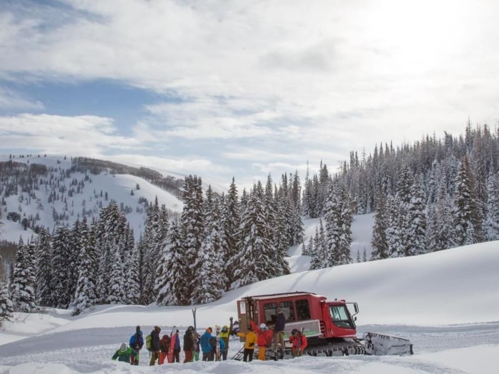 Die Park City Powder Cats bringen mit Pistenraupen die Wintersportler in die Höhe - für Abfahrten im Tiefschnee. Foto: Rebekah Stevens