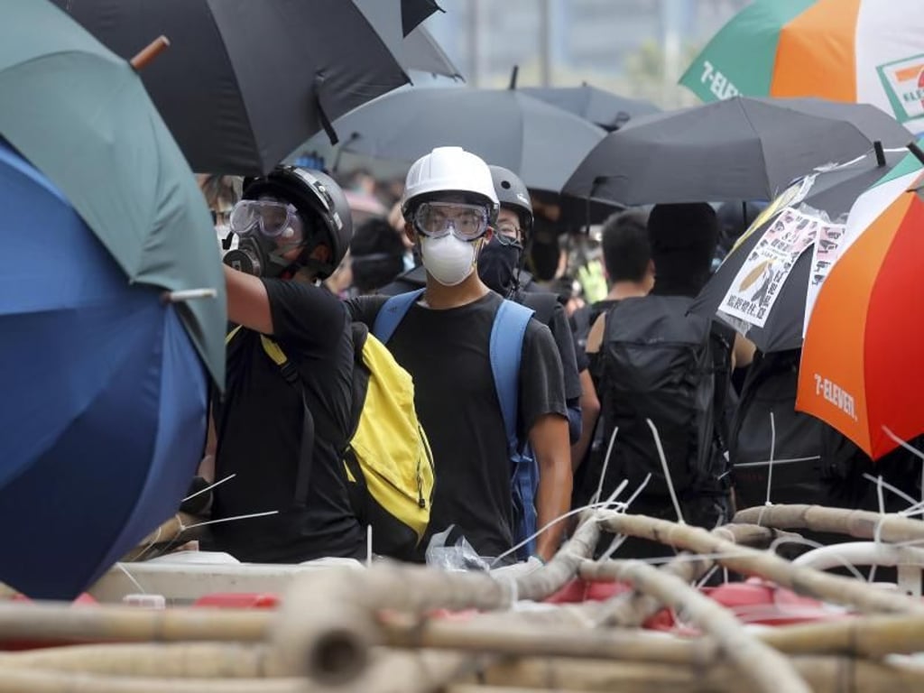 Barrikadenbau in Hongkong: Ein Anlass für die Staatsmacht einzuschreiten. Foto: Kin Cheung/AP