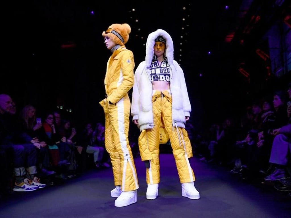 Auch bei den Schneeanzügen bringt «Bogner» Farbe ins Spiel. Foto: Britta Pedersen
