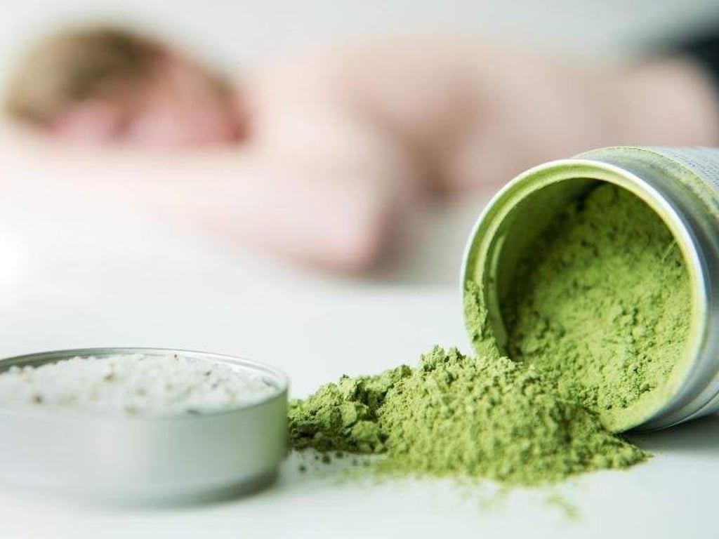 Radikalfänger, der die Hautgesundheit unterstützt: Grüner Tee ist ein beliebter Inhaltsstoff in Cremes, Badesalzen, Shampoo und Lotions. Foto: Franziska Gabbert