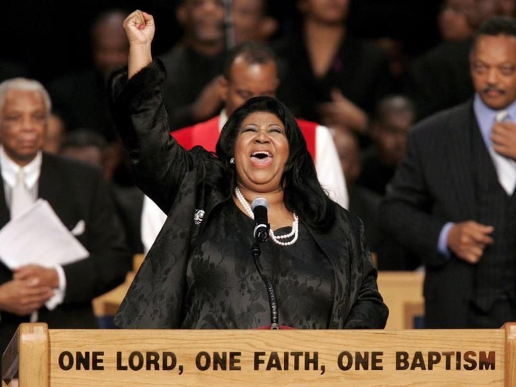 Aretha Franklin 2005 bei der Trauerfeier für die US-Bürgerrechtlerin Rosa Parks. Foto: Jeff Kowalsky/EPA