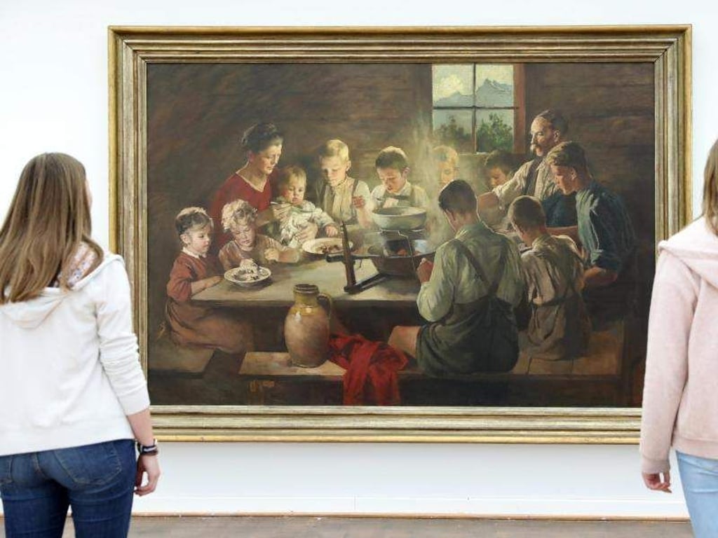 Das Bild «Bauernfamilie» (vor 1944, Öl auf Leinwand) in der Rostocker Ausstellung. Foto: Bernd Wüstneck