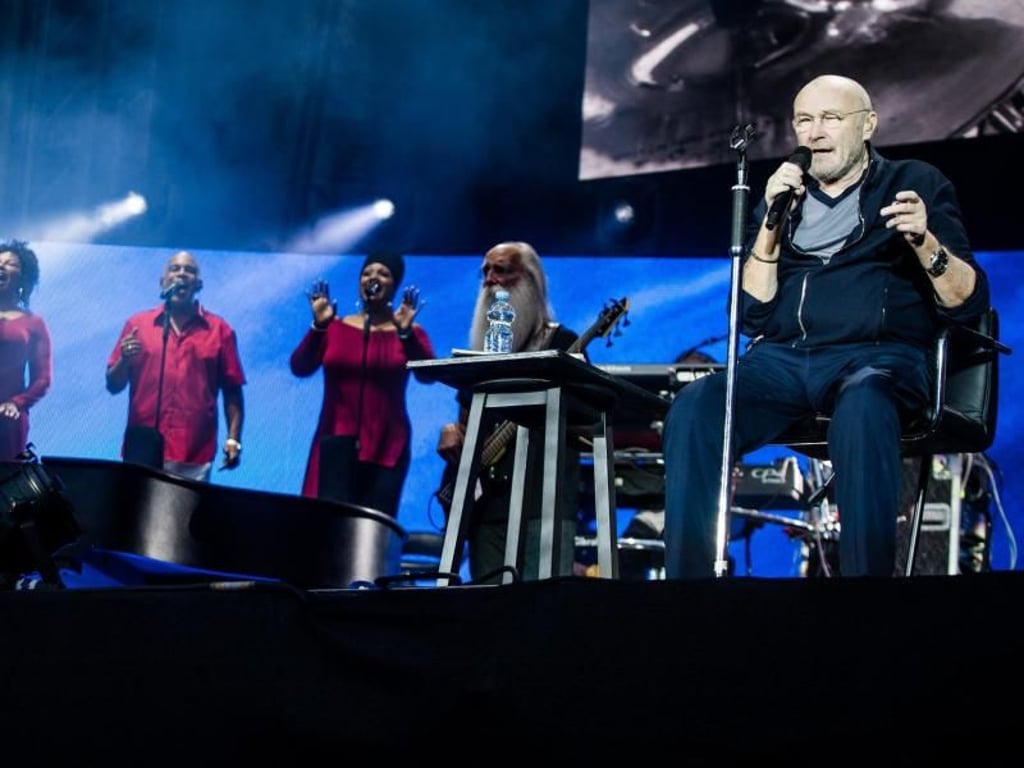 Sänger Phil Collins gibt in der Mercedes-Benz Arena das erste von sieben Deutschlandkonzerten. Foto: Christoph Schmidt
