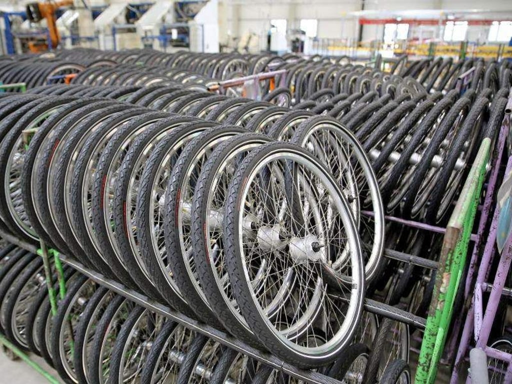 Fertige Laufräder in der Produktionshalle des insolventen Fahrradherstellers MIFA. Foto: Jan Woitas/Archiv