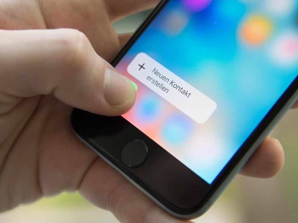 Neu an Bord ist eine 3D-Touch genannte Funktion. Mit einem harten Fingerdruck auf die Programmsymbole können neue Funktionen ohne viele Klicks aufgerufen werden. Foto: Andrea Warnecke