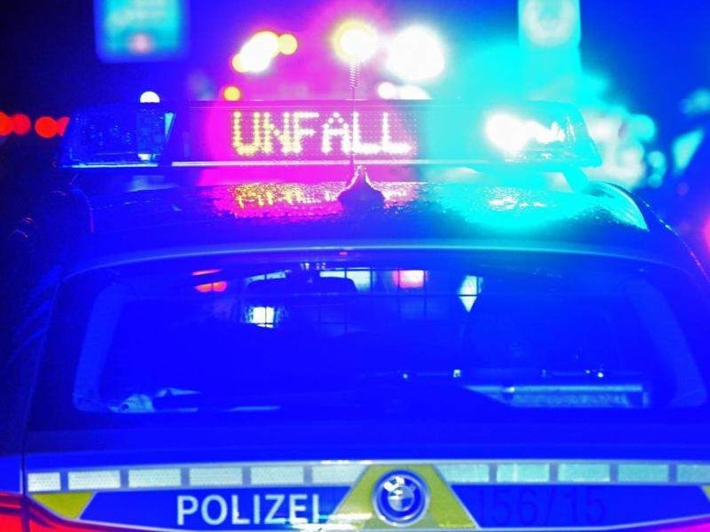Polizei Blaulicht bei Unfallmeldung. Foto: Stefan Puchner/Archivbild