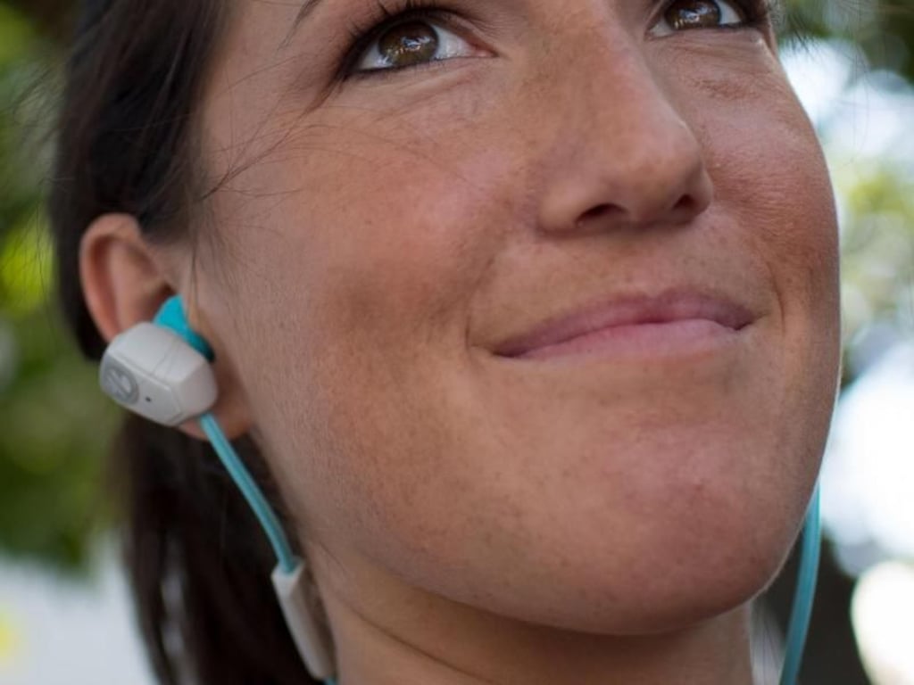 Wer beim Sport gern Musik hört oder nicht gern viel mit sich herumschleppt, wird auf In-Ear-Kopfhörer setzen. Foto: Florian Schuh
