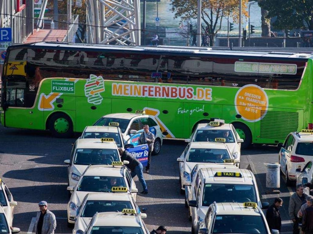 Köln hatte vor einigen Wochen beschlossen, wegen der angespannten Verkehrssituation um den Hauptbahnhof und eines erhöhten Unfallrisikos die Busstation an den Flughafen zu verlegen. Foto: Rolf Vennenbernd