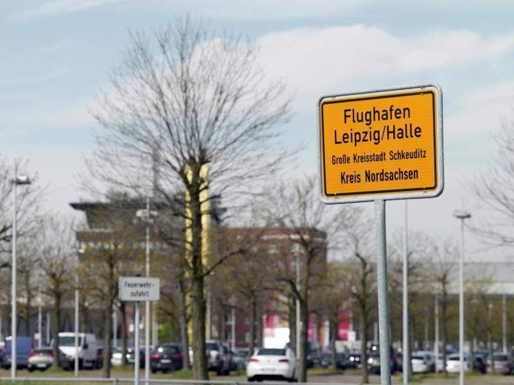 Bis zu 500 neue Arbeitsplätze entstehen am Flughafen Leipzig/Halle. Foto: Peter Endig/Archivbild