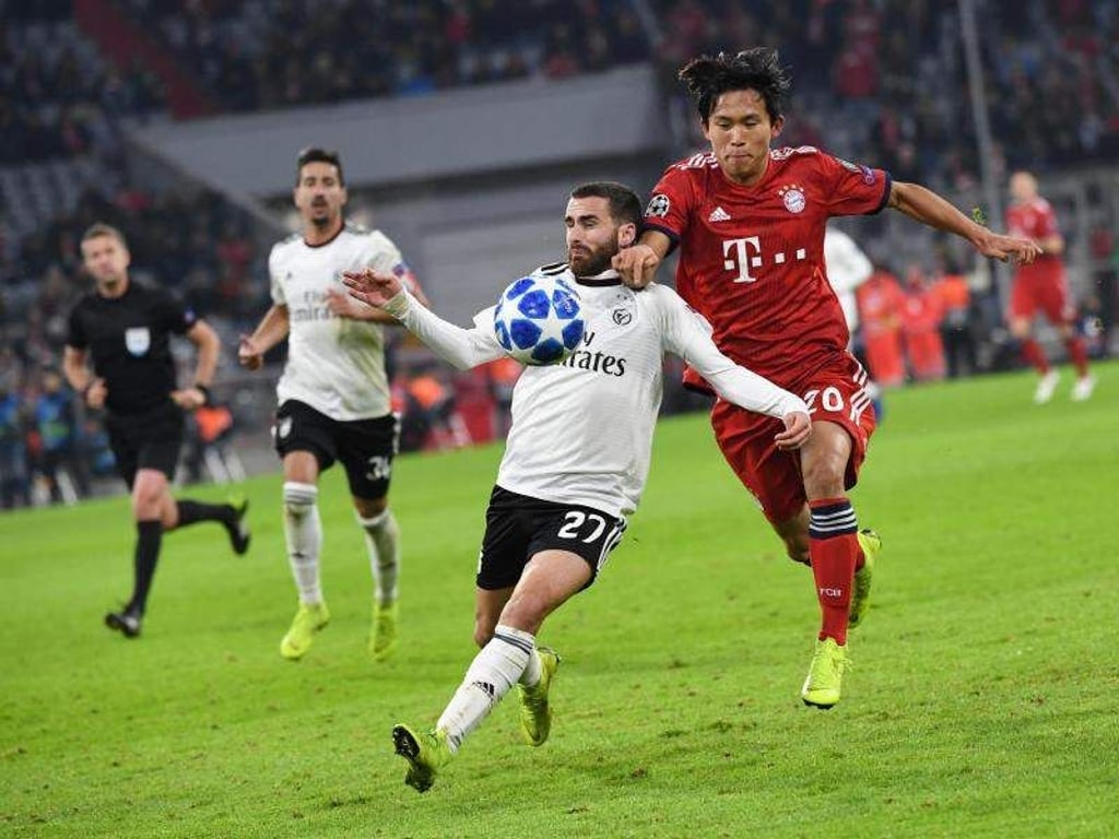 Südkoreanisches Toptalent Wooyeong Jeong (r) wechselt zum SC Freiburg. Foto: Sven Hoppe