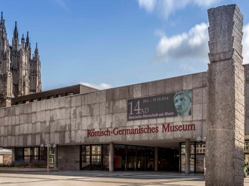 Das Römisch-Germanische Museum durfte auf einer Köln-Tour mit Heinrich Böll nicht fehlen - der Schriftsteller absolvierte gerne ein strammes Besichtigungsprogramm. Foto: Jens Korte/KölnTourismus GmbH/dpa-tmn