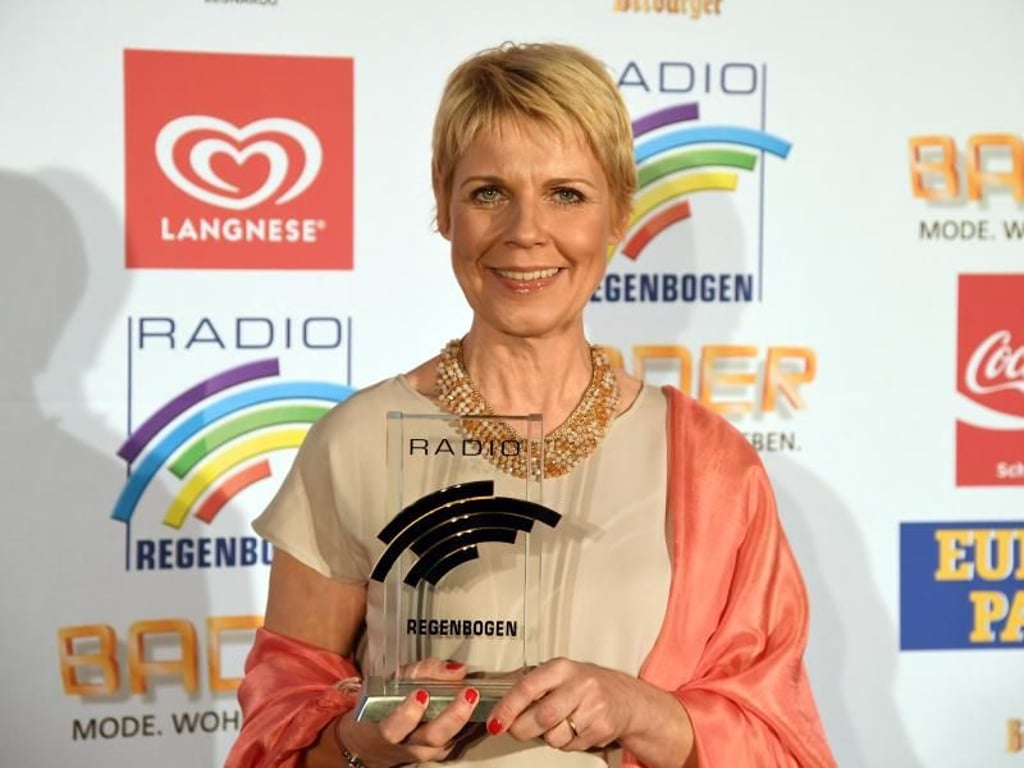 Comedian Cordula Stratmann posiert beim Radio Regenbogen Award. Sie erhält den Award ? Comedy 2015? . Foto: Uli Deck