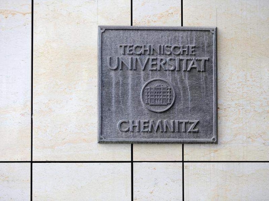 Die TU Chemnitz nimmt Bewerbungen ab sofort nur noch online entgegen. Foto: Jan Woitas