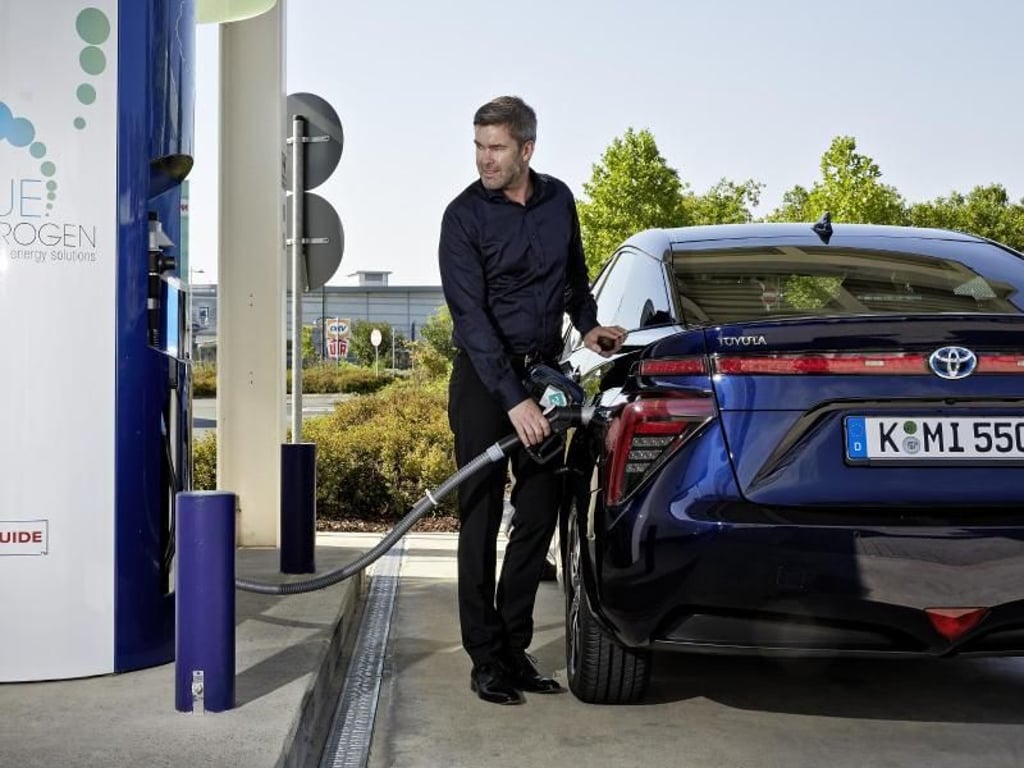 Nachteil Infrastruktur: Noch ist das Netz an Wasserstofftankstellen dünn. Foto: Harald Dawo/Toyota