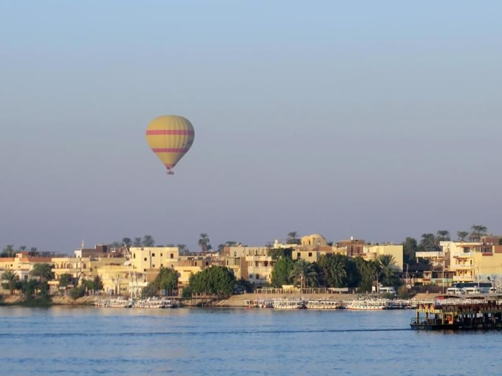 Luxor im Süden Ägyptens ist Ausgangspunkt für eine Flusskreuzfahrt über den Nil bis nach Assuan. Foto: Simone A. Mayer/dpa-tmn
