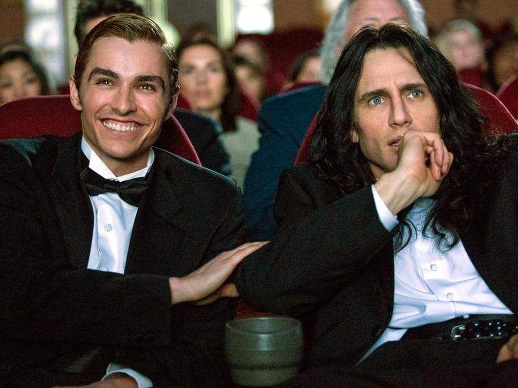 Die talentfreien Brüder blitzen überall ab: Dave Franco (l) als Greg Sestero und James Franco als Tommy Wiseau. Foto: Justina Mintz/Warner Bros/