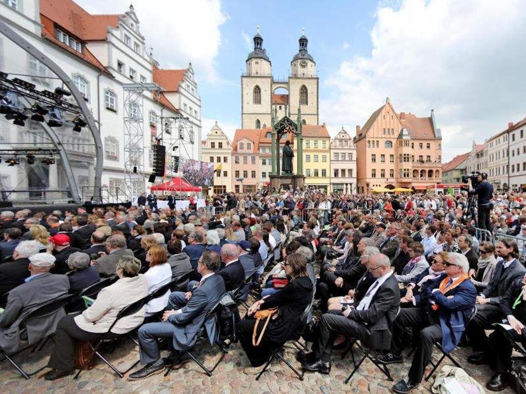 Zahlreiche Gäste bei der Eröffnung der Weltausstellung Reformation. Foto: Jan Woitas
