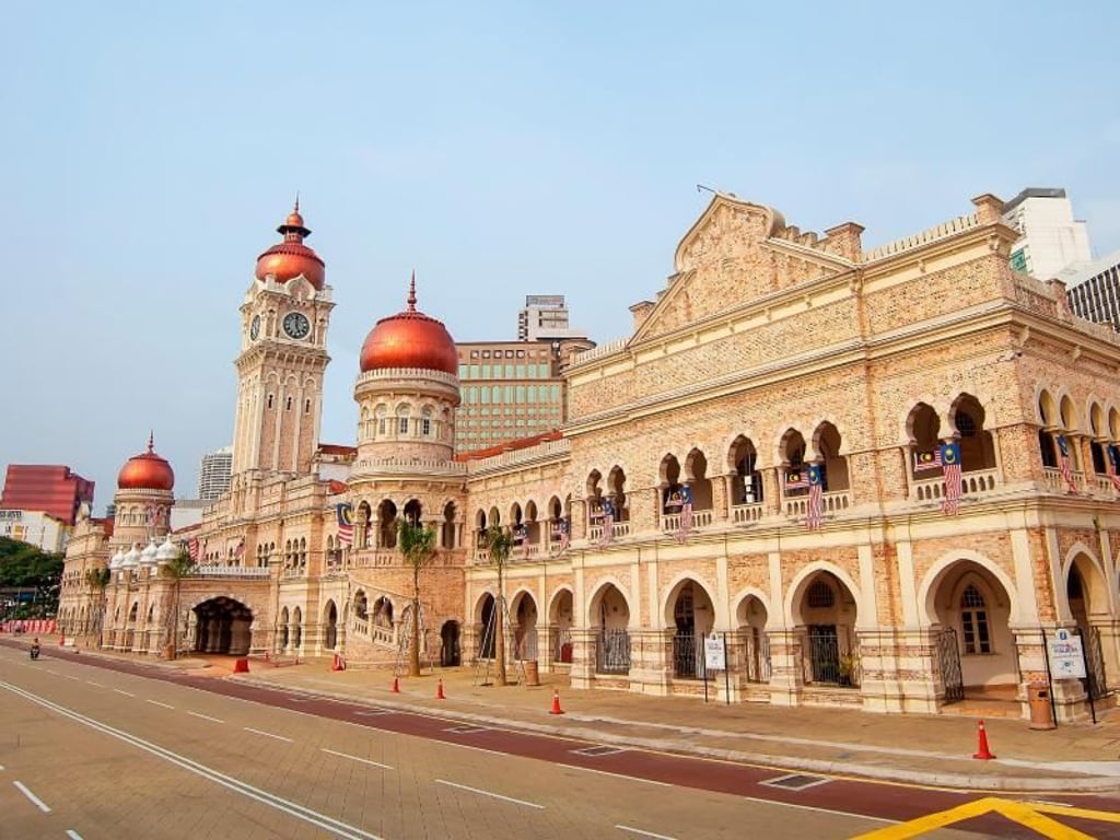 Imposant: Das Sultan Abdul Samad Building in Kuala Lumpur ist ein Verwaltungsgebäude aus der britischen Kolonialzeit. Foto: Tourism Malaysia