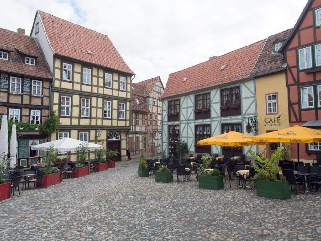 Der Platz am Fuße des Schlossberges in Quedlinburg. Foto: Klaus-Dietmar Gabbert/Archiv