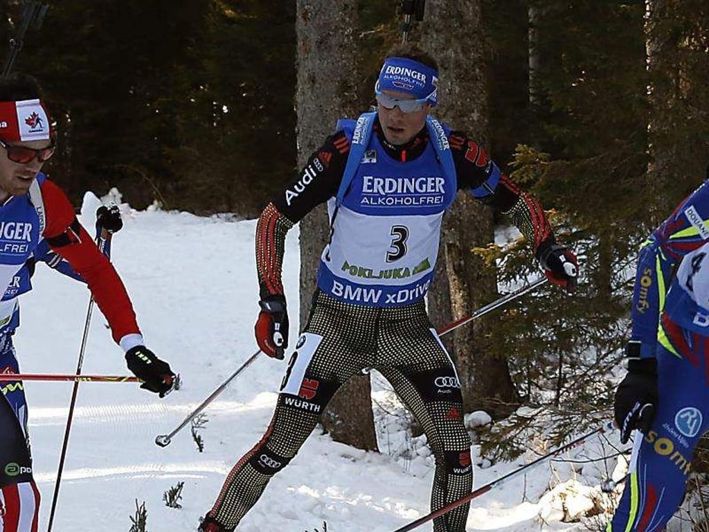 Simon Schempp musste sich im Fotofinish um Platz drei Ole Einar Björndalen geschlagen geben. Foto: Antonio Bat