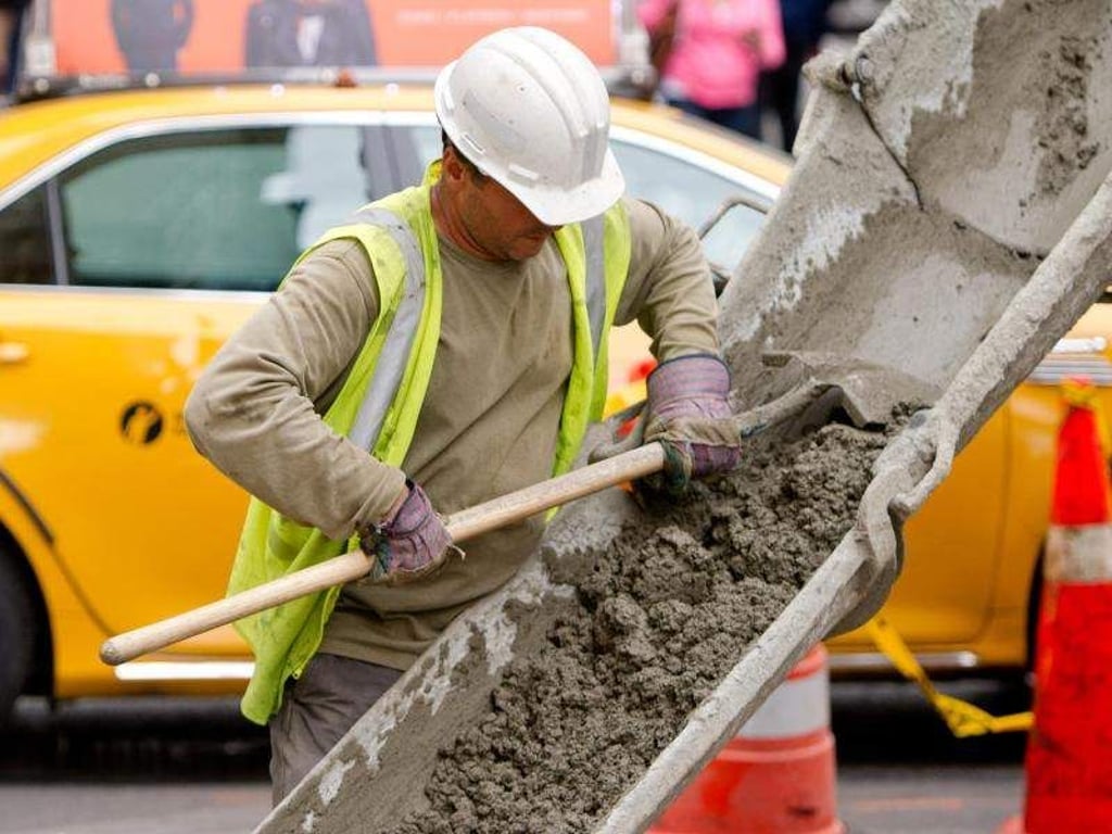 Bauarbeiter in New York: In den USA ist die Arbeitslosigkeit im Dezember erstmals seit einem halben Jahr wieder gestiegen. Foto: Daniel Bockwoldt