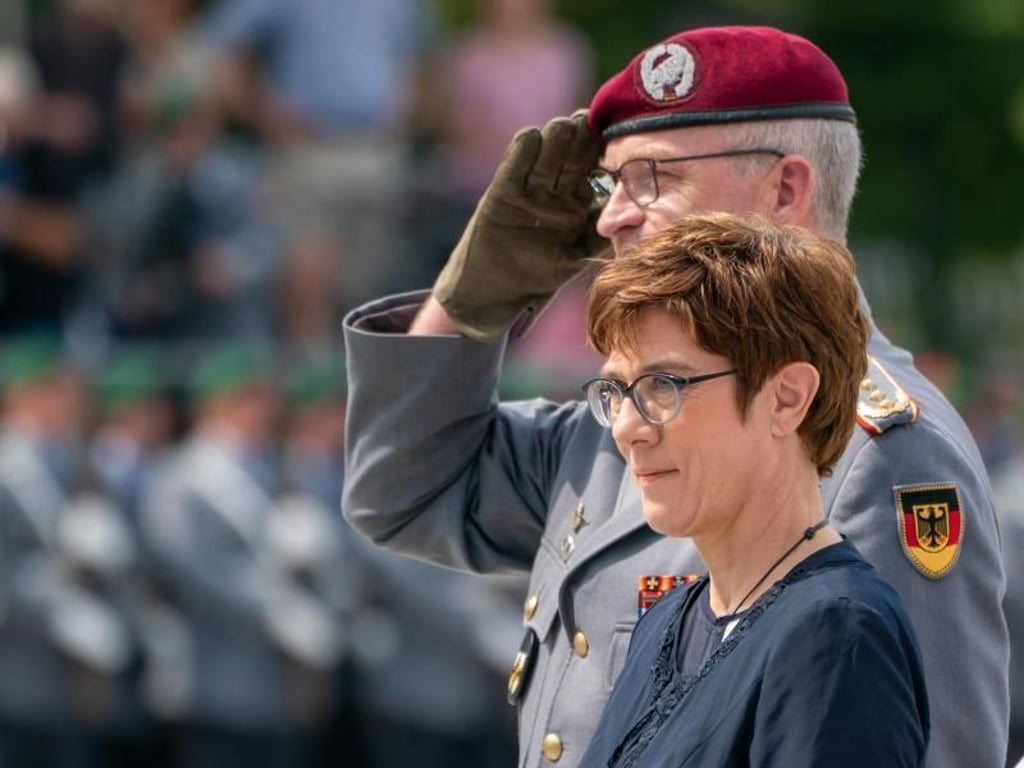 Annegret Kramp-Karrenbauer tritt die Nachfolge der an die Spitze der EU-Kommission wechselnden Ursula von der Leyen an. Foto: Michael Kappeler