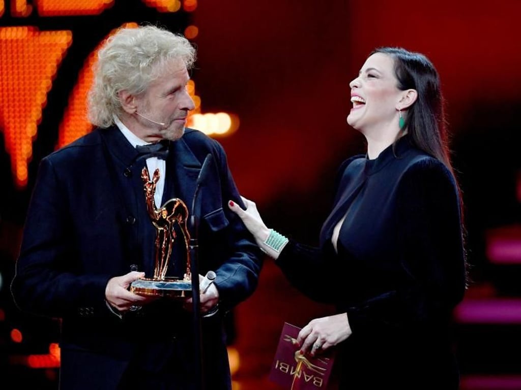 Mit seiner Villa sind auch seine Bambis verbrannt. Von Hollywood-Star Liv Tyler bekommt Thomas Gottschalk Ersatz. Foto: Soeren Stache
