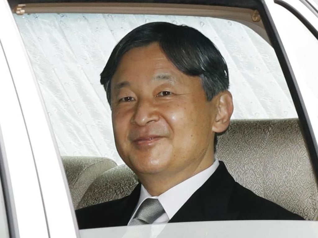 Japans Kronprinz Naruhito verlässt den Kaiserpalast. Foto: Hiroko Harima/Kyodo News/AP