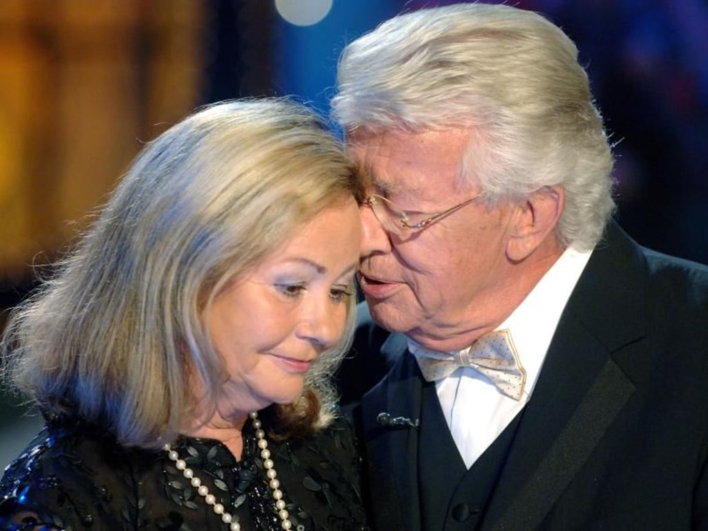 Dieter Thomas Heck und seine Frau Ragnhild, während der Generalprobe der ARD-Volksmusiksendung «Das Hochzeitsfest der Volksmusik». Foto: Patrick Pleul
