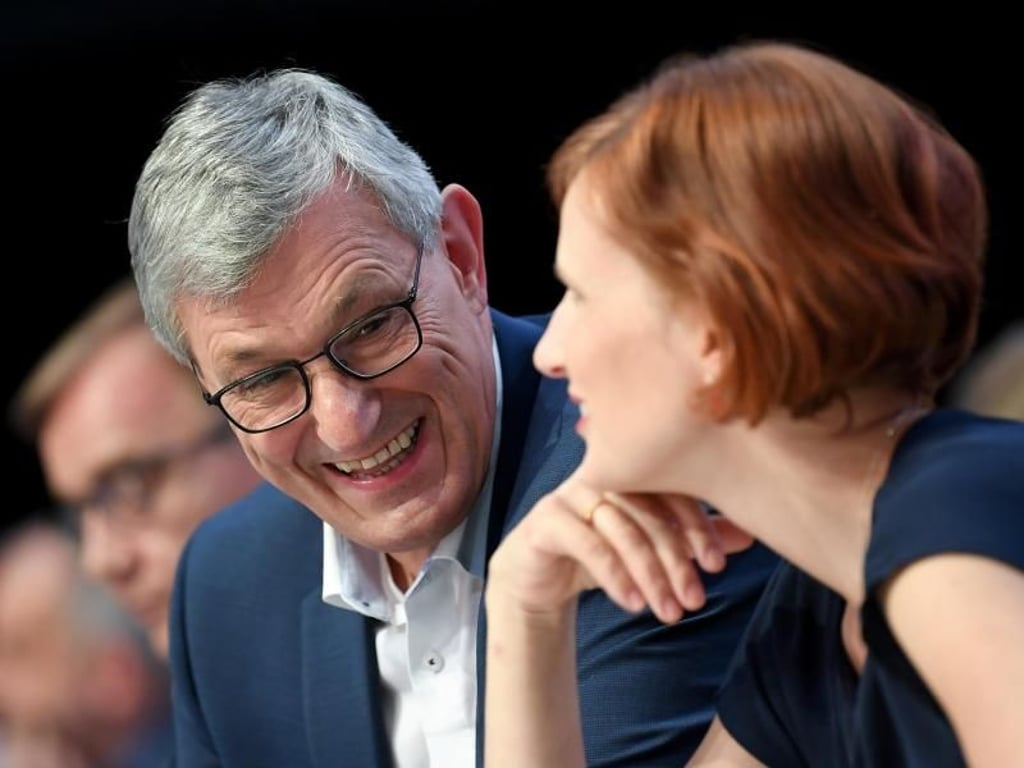 Betont gute Laune: Die Linken-Vorsitzenden Bernd Riexinger Katja Kipping beim Bundesparteitag. Foto: Britta Pedersen