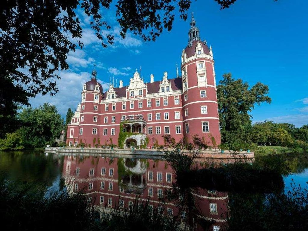 Blick auf das Schloss im Fürst Pückler-Park in Bad Muskau. Foto: Pawel Sosnowski/Archiv