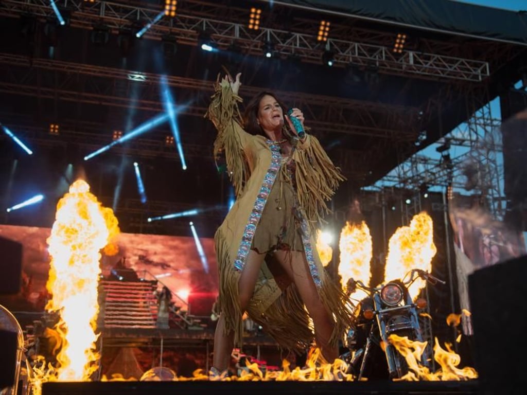 Feuer und Flamme: Bei Andrea Bergs Konzerten ist viel Pyrotechnik mit im Einsatz. Foto: Marijan Murat