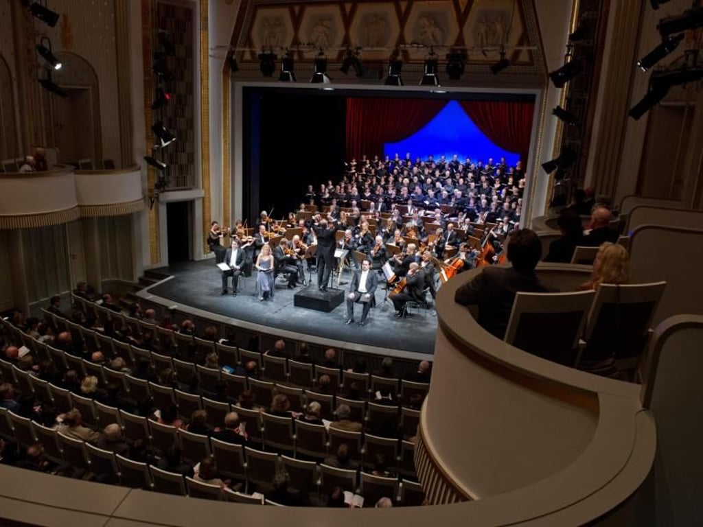 Das Festkonzert zum 100-jährigen Bestehen des Theaters Stralsund wurde unter Leitung des Generalmusikdirektors Golo Berg aufgeführt. Foto: Stefan Sauer
