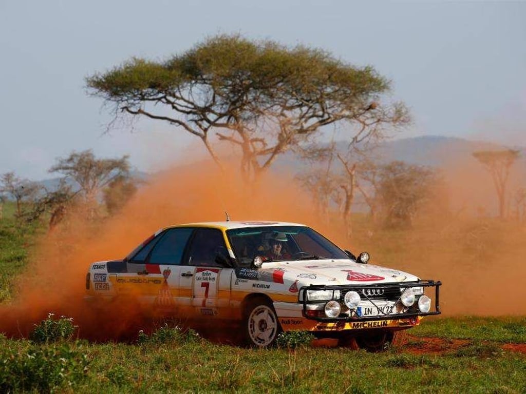 Selbst die Aufkleber der Safari-Rallye sind am unrestaurierten Audi 200 noch original. Foto: McKlein/Audi AG