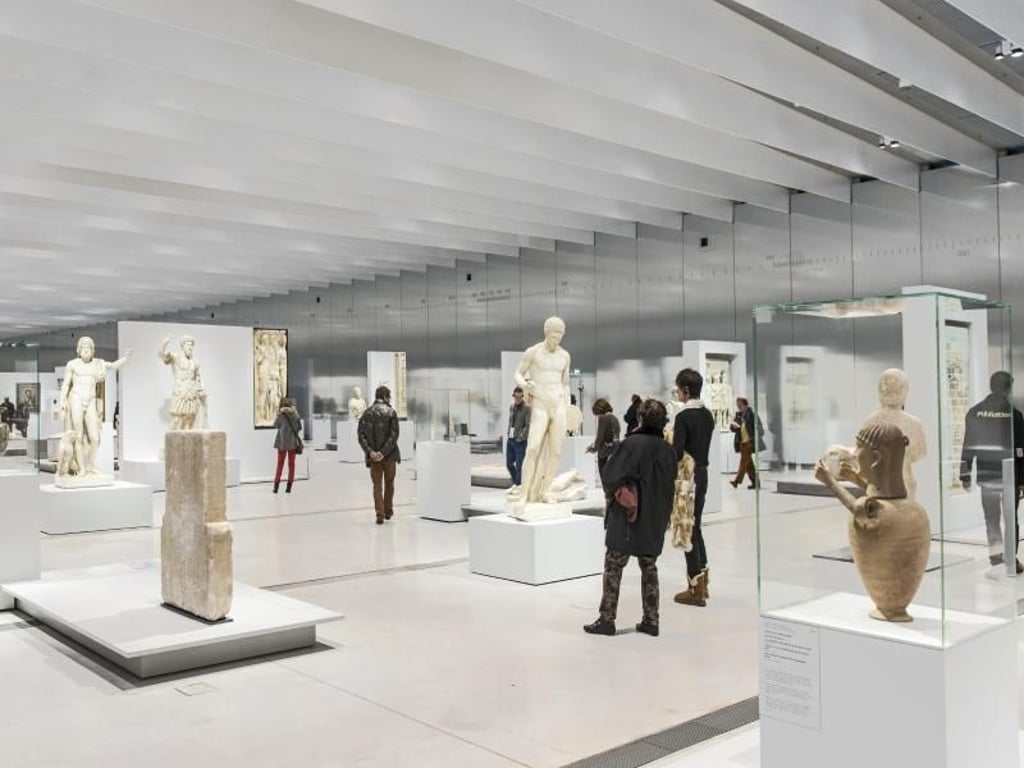 4000 Jahre Kunstgeschichte in ultramodernen Ausstellungsräumen präsentiert der Louvre-Lens, ein Ableger des berühmten Museums in Paris. Foto: Nordfrankreich Tourismus/Philippe Chancel