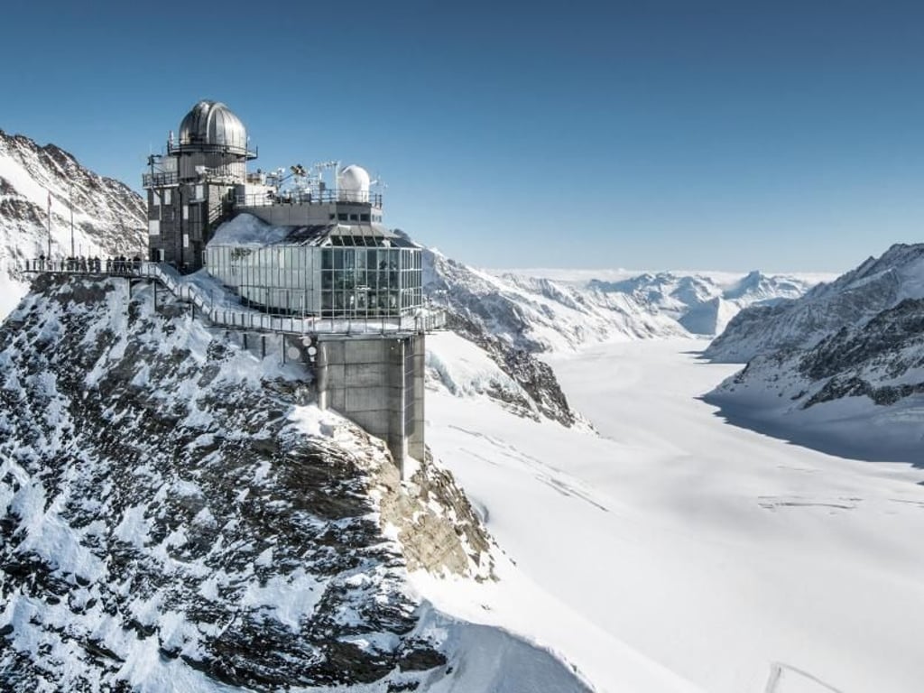 Vom Sphinx-Observatorium auf dem Jungfraujoch geht der Blick über den Aletsch-Gletscher. Foto: Jungfraubahnen Management AG