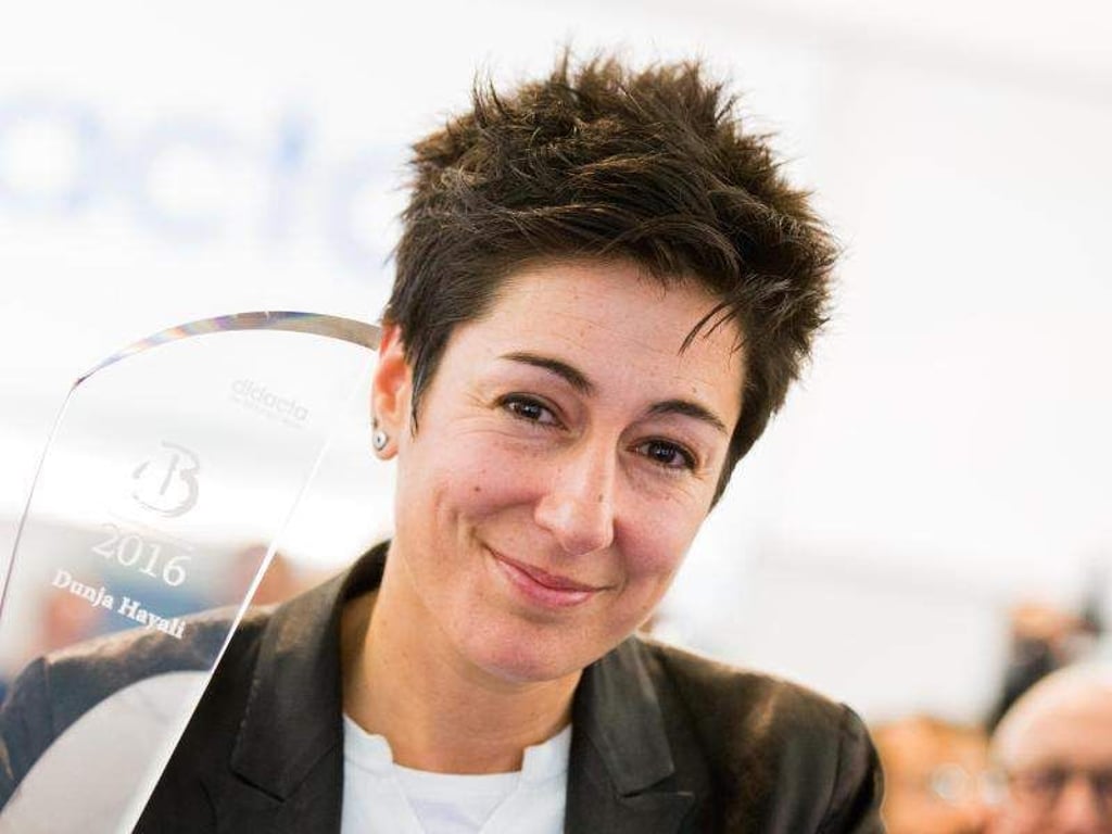 Dunja Hayali wird ausgezeichnet. Foto: Rolf Vennenbernd