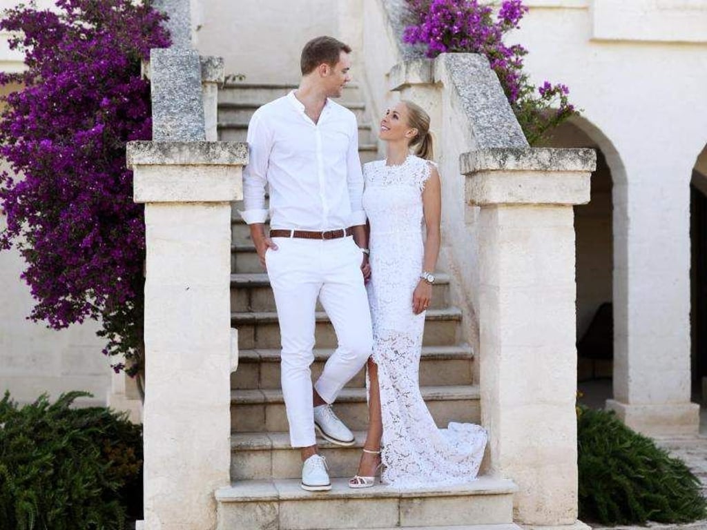 Manuel Neuer und seine Frau Nina im italienischen Monopoli. Foto: Pia Clodi/peachesandmint.com