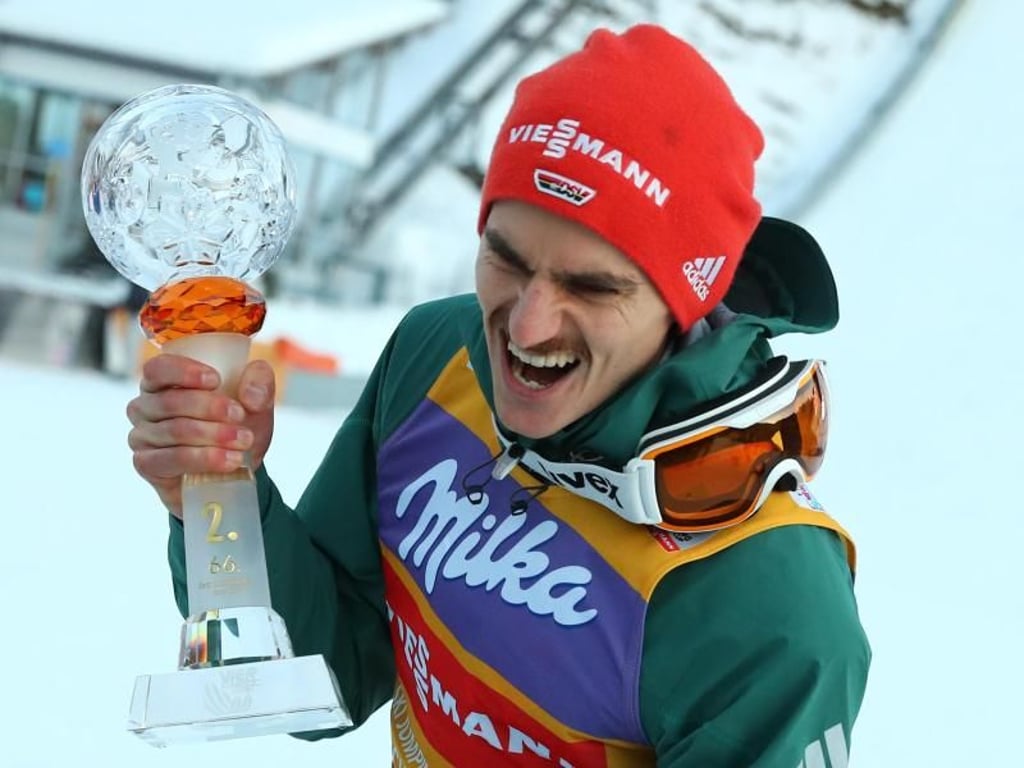 Richard Freitag freut sich nach dem Springen am Neujahrstag über seinen zweiten Platz in Garmisch-Partenkirchen. Foto: Daniel Karmann