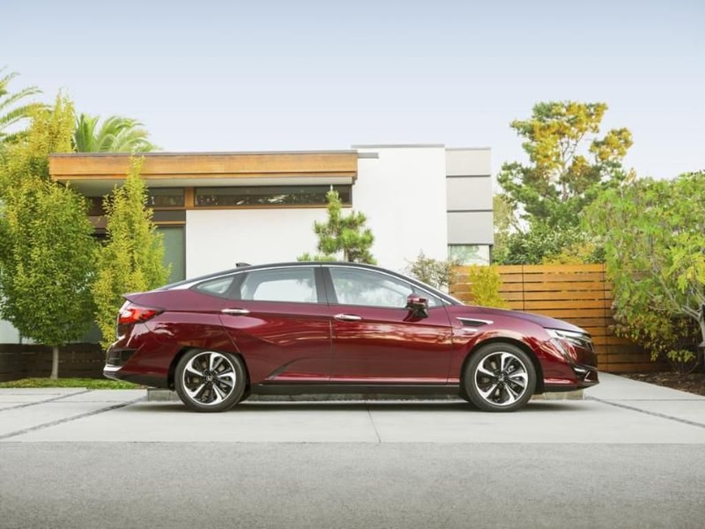 Emissionsfreies Fahren: Der Honda Clarity Fuel Cell soll bis zu 589 Kilometer weit mit einer Füllung seines Wasserstofftanks kommen. Foto: Honda
