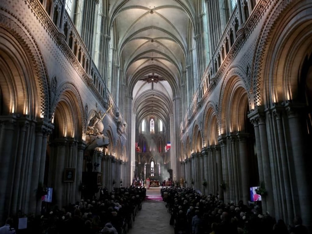 Blick in die Kathedrale von Bayeux während des Gedenkgottesdienstes zum 75. Jahrestag der alliierten Landung. Foto: Jane Barlow/PA Wire