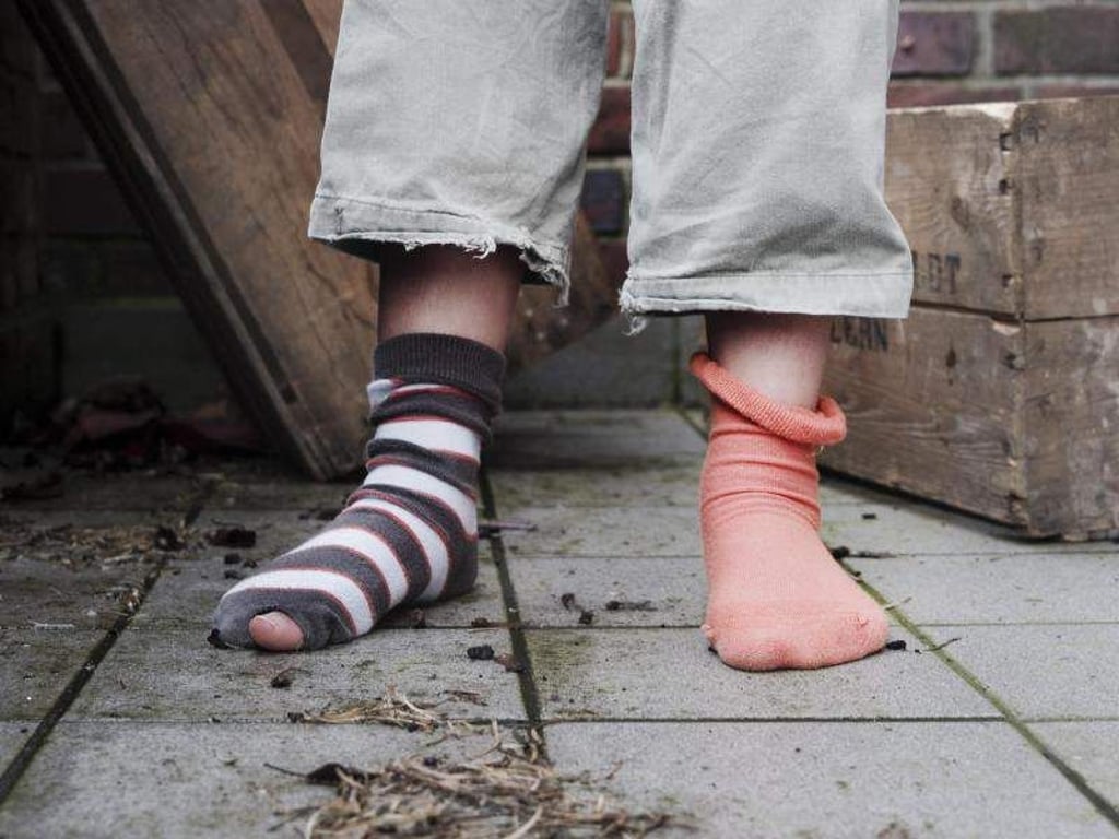 Die Kinderarmut ist in Deutschland von Region zu Region unterschiedlich. Am größten fällt sie im Ruhrgebiet und in Berlin aus. Foto: Christian Hager/dpa